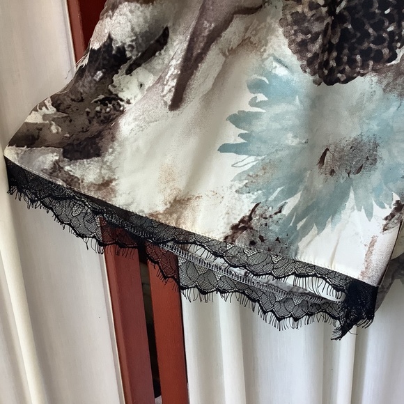 Illa Illa Womens Romper Long Bell Sleeve Deep V Lace Trim Size Medium - Picture 4 of 10